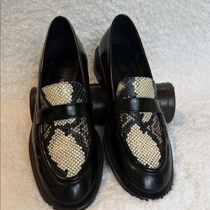 Stuart Weitzman Black Leather Loafers Snake Print Vamp Designer Flats Size 10